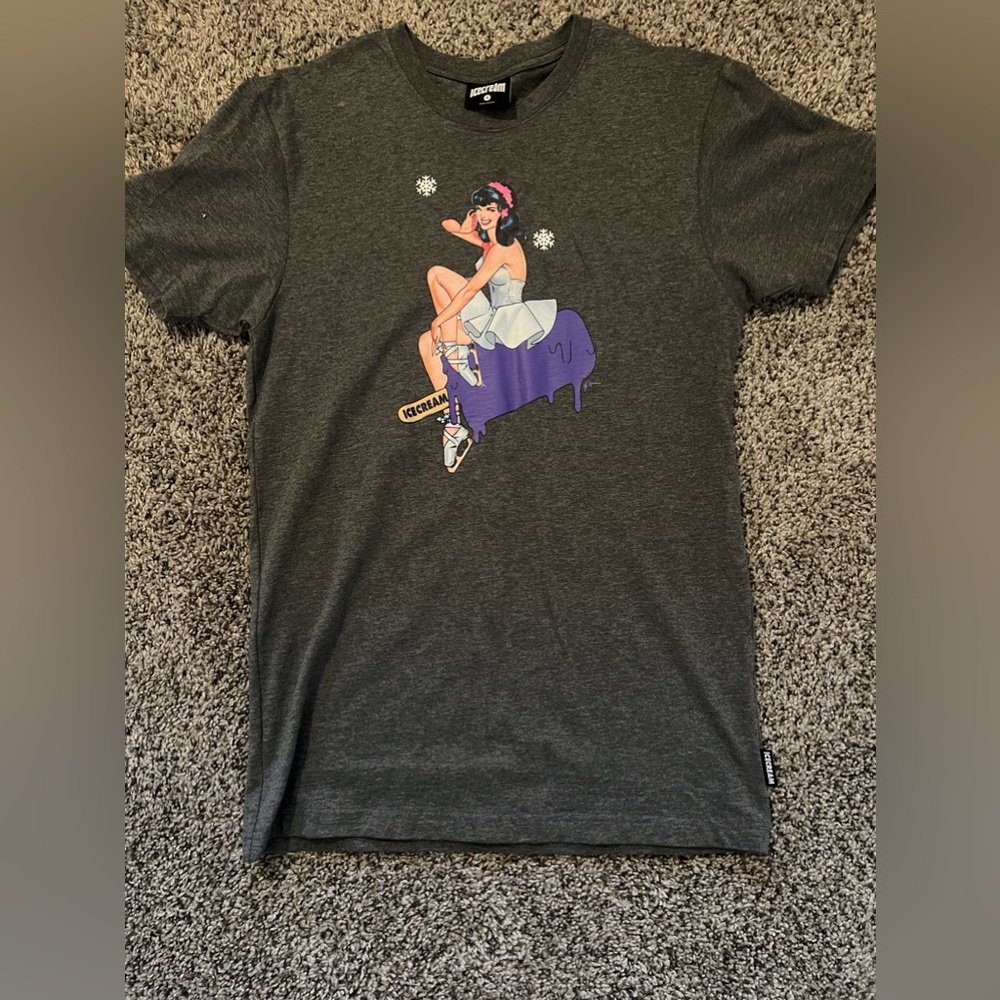 Used icecream t shirt size medium